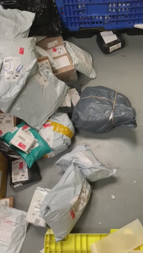 Nedoručené zásielky Royal Mail – plný kontajner — ilustračná fotografia z Buyers Hub